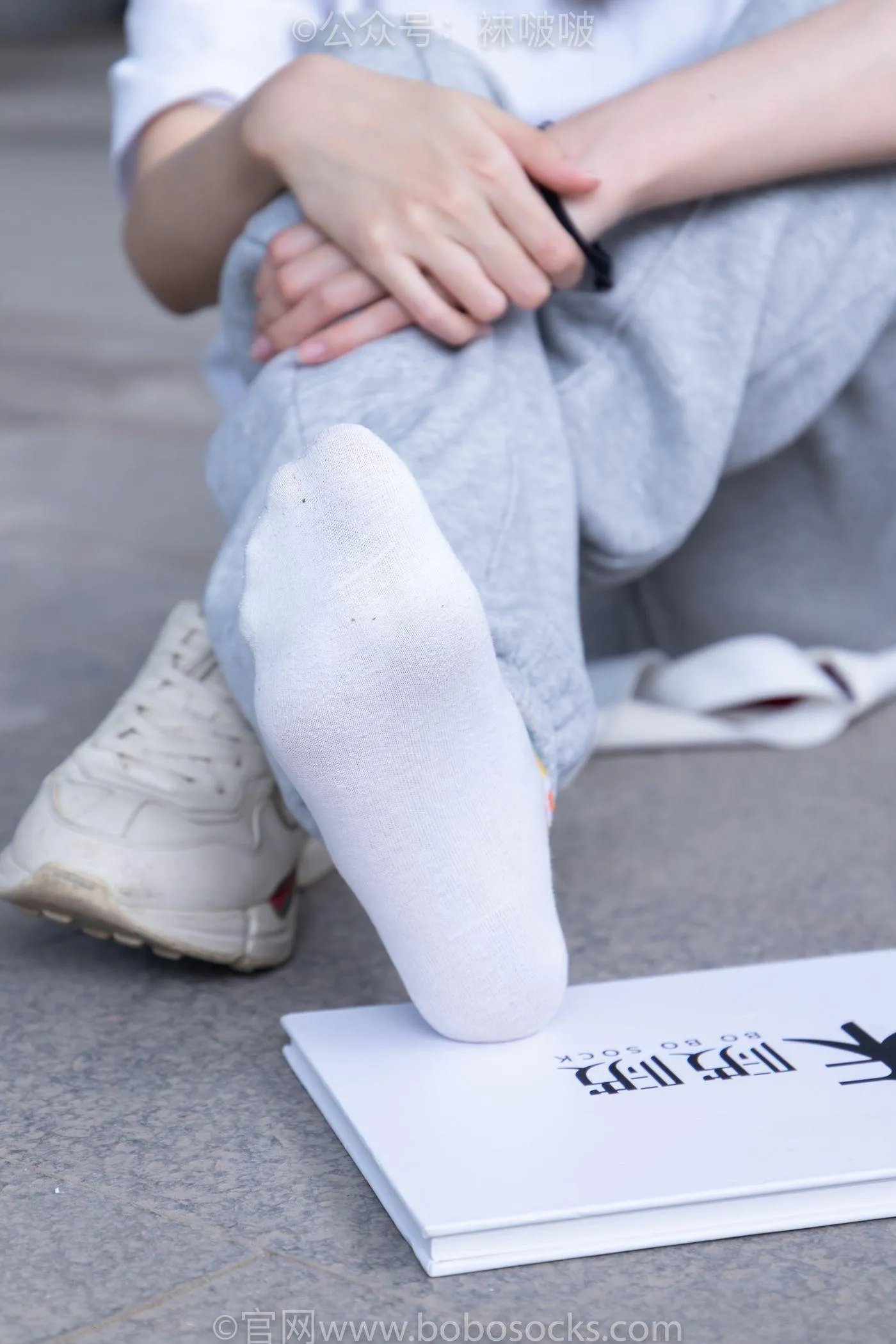 [BoBoSocks袜啵啵]NO.012 泡芙-运动鞋、白棉袜、裸足 [132P]插图6